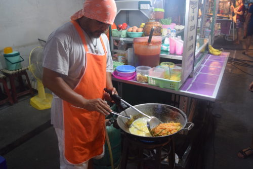 Cooking egg wrapped Pad Thai